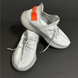 Unbranded Knit Fabric Men’s Sneakers / Light Gray w/ Orange Accent